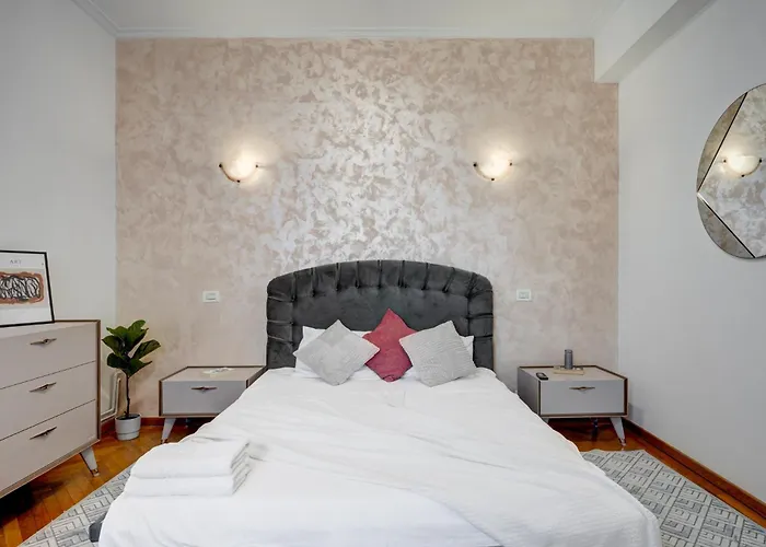 2 Bedroom Apartment - Romanian Athenaeum